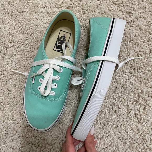 Vans - Picture 3 of 5